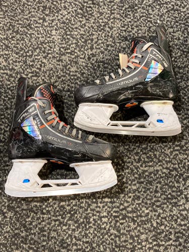 Used Junior True HZRDUS 7X Hockey Skates Size 4