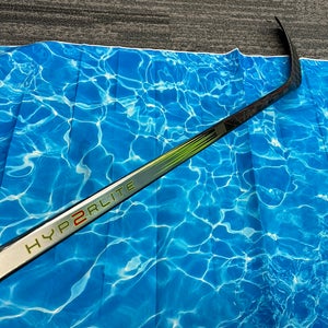 Senior Bauer Vapor Hyperlite 2 Hockey Stick Right Handed P92 (Used)