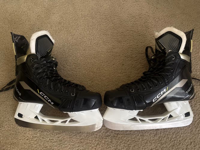 2022 CCM AS-V Pro Hockey Skates Wide Width 9 (Used)