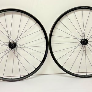 Specialized Axis Elite 24-Spoke Aluminum Disc Brake Thru Axle 700C Wheelset