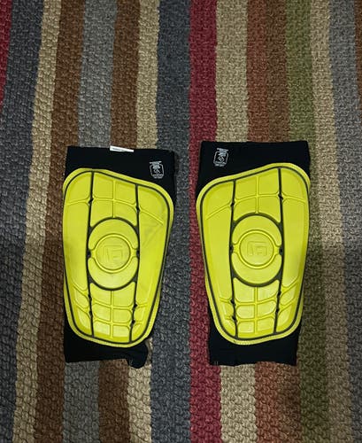 Unisex Large G-Form Shin Guards (Used)