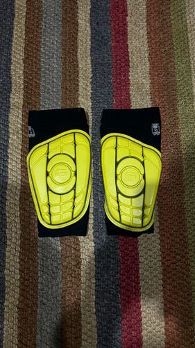 Small G-Form Shin Guards