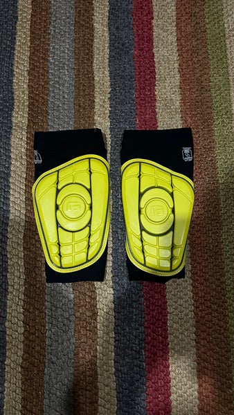 Small G-Form Shin Guards