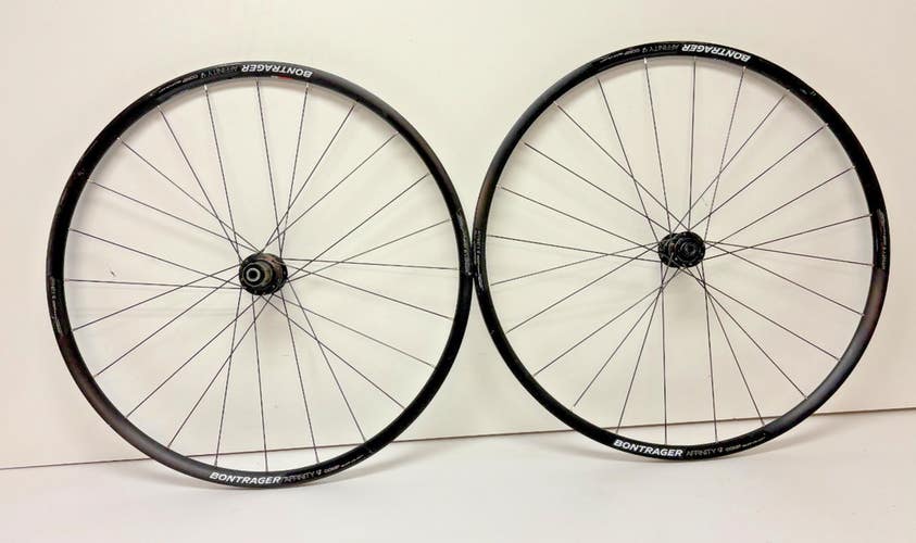 Bontrager Affinity Comp Tubeless Aluminum Disc Brake Thru Axle 700C Wheelset