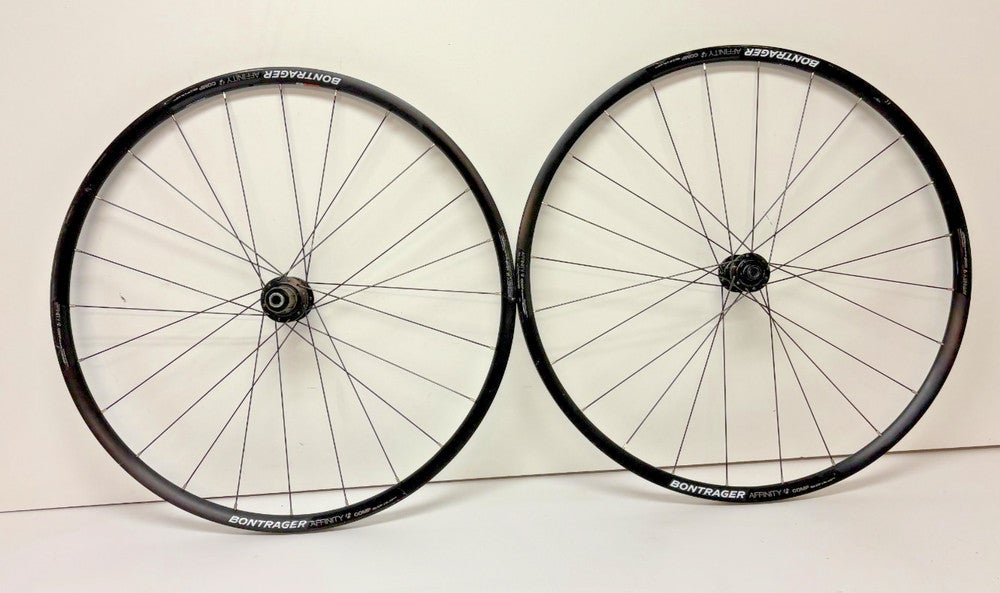 Bontrager Affinity Comp Tubeless Aluminum Disc Brake Thru Axle 700C Wheelset
