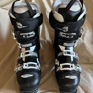 Mondo 26 & 26.5 Women's Nordica SPORTMACHINE 100 All Mountain Ski Boots (Used)