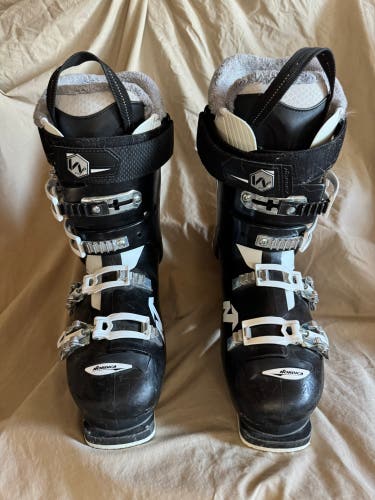Mondo 26 & 26.5 Women's Nordica SPORTMACHINE 100 All Mountain Ski Boots (Used)