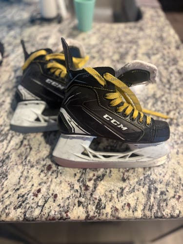 2018 CCM Tacks 9040 Hockey Skates Size 3 (Used)