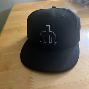 Black Mariners Adult Unisex Size 7 1/4 New Era Hat (New)