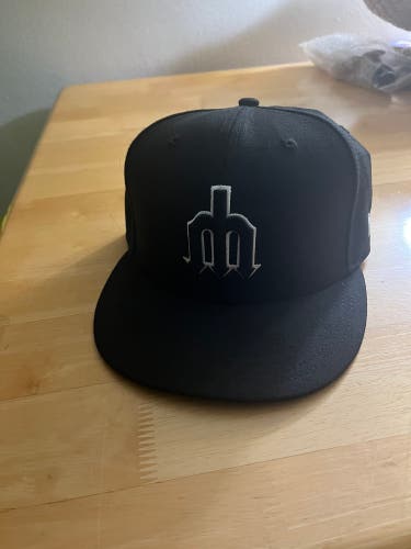 Black Mariners Adult Unisex Size 7 1/4 New Era Hat (New)