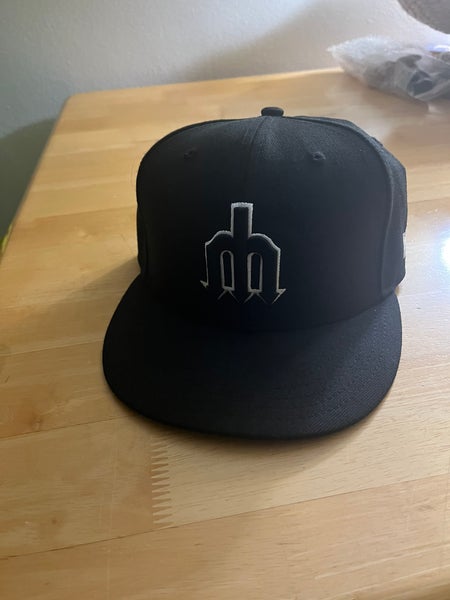 Black Mariners Adult Unisex Size 7 1/4 New Era Hat (New)