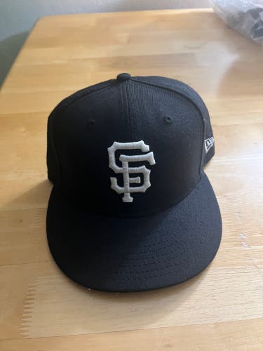 San Francisco Giants Black Adult Unisex One Size Fits All New Era SnapBack (Used)
