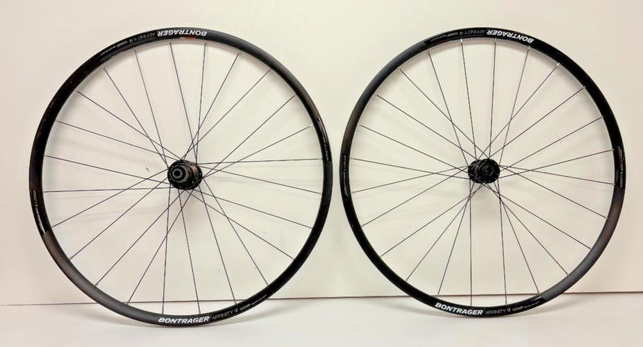 Bontrager Affinity Comp Tubeless Aluminum Disc Brake Thru Axle 700C Wheel Set