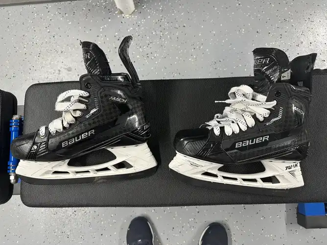 Used Bauer Supreme Mach Senior Skates - Size 9, Fit 1 - 280mm - Great Condition! - Pixallo.store
