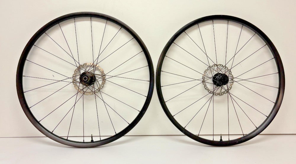 Black Aluminum 24-Spoke Disc Brake Tubeless Thru Axle 622x25/700C Wheelset CLEAN