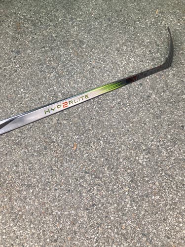 Senior Bauer Vapor Hyperlite 2 Hockey Stick Right Handed P90TM 70 Flex (Used)