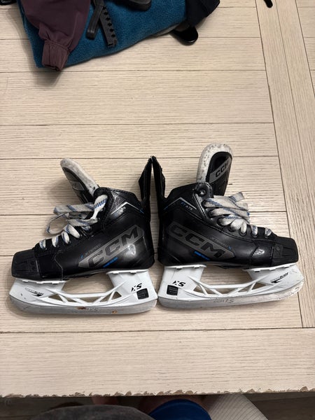 2023 CCM JetSpeed FT675 Hockey Skates Regular Width Size 2 (Used)