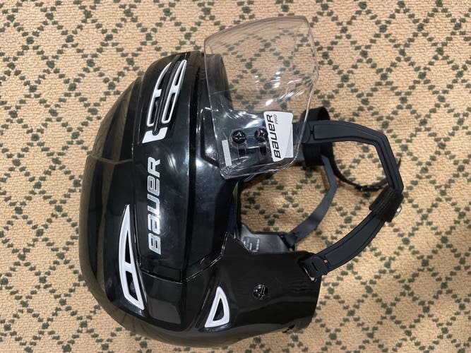 Like New - Bauer Re-Akt 100 Helmet (Sz. M)