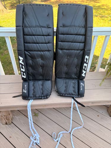 32" CCM Extreme Flex E4.9 Goalie Leg Pads (Used)
