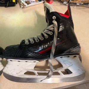 2023 Bauer Vapor X4 Hockey Skates Regular Width 6.5 (Used)