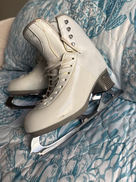 Jackson Ultima Debut Figure Skates B Adult 6.5 (Used) with MK professional blades