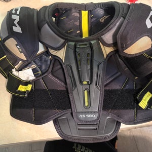 Men's Small Senior CCM AS580 Shoulder Pads (Used)