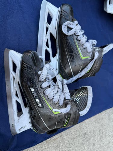 2021 Bauer Elite Hockey Goalie Skates Size 3 (Used)