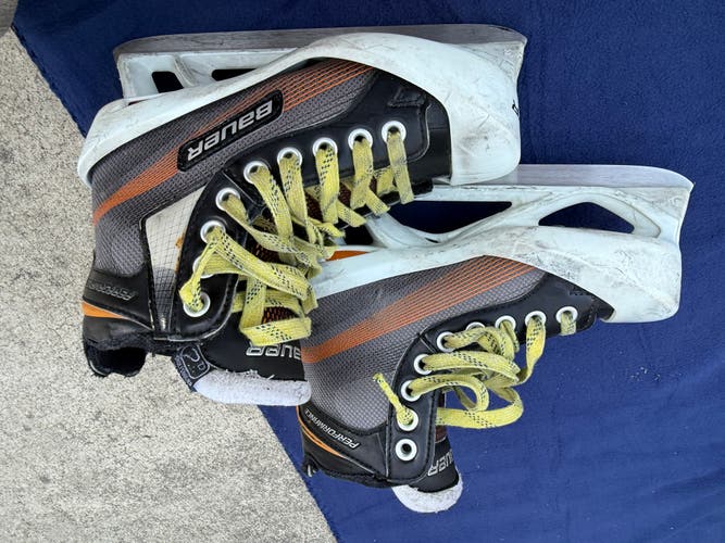 2012 Bauer Performance Hockey Goalie Skates Size 2 (Used)