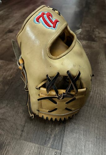 Beautiful JL Glove Co 11 3/4