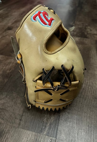 Beautiful JL Glove Co 11 3/4