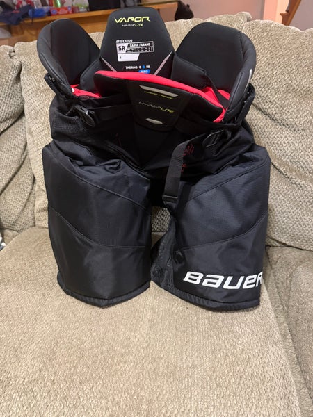Senior Medium Bauer Vapor Hyperlite Hockey Pants (Used)