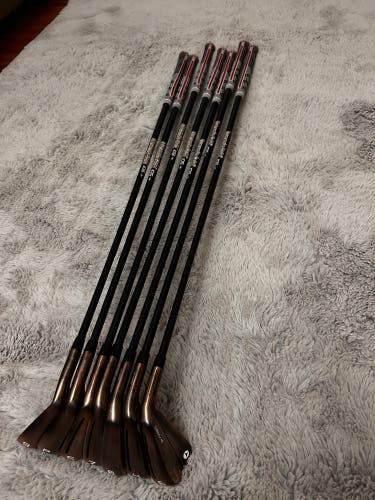 TaylorMade TaylorMade P790 Aged Copper Right Handed Iron Set Stiff Flex (New)