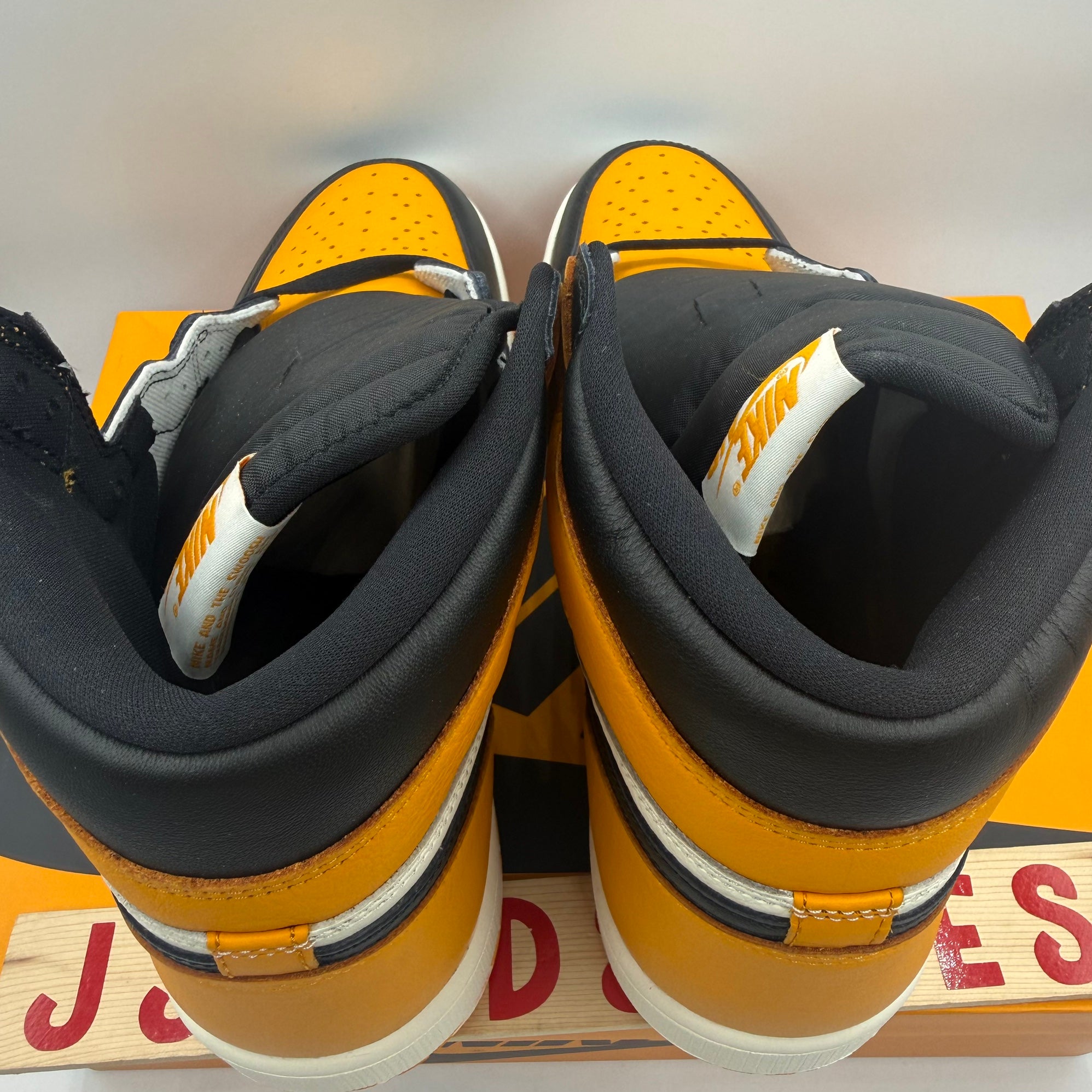 Nike Air Jordan 1 High “Taxi / Yellow Toe” Men’s 13 – With Box Nike Air Jordan 1 Retro High OG Taxi Yellow Toe 555088-711  main image 3