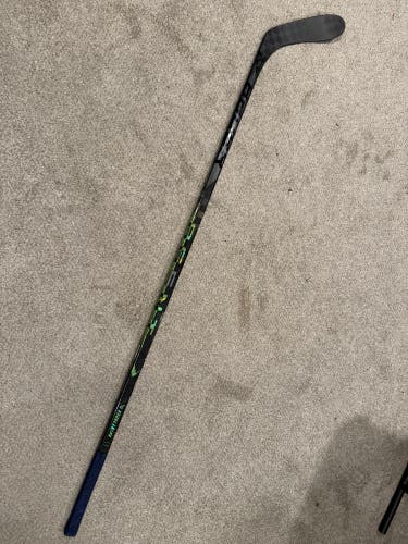 Senior Bauer Ag5nt Right Handed Hockey Stick P28