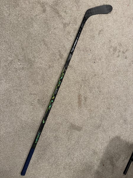 Senior Bauer Ag5nt Right Handed Hockey Stick P28
