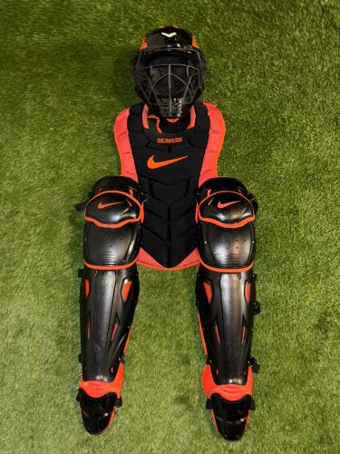 Nike Diamond Elite Catcher's Gear Set Oregon State Issued 17”