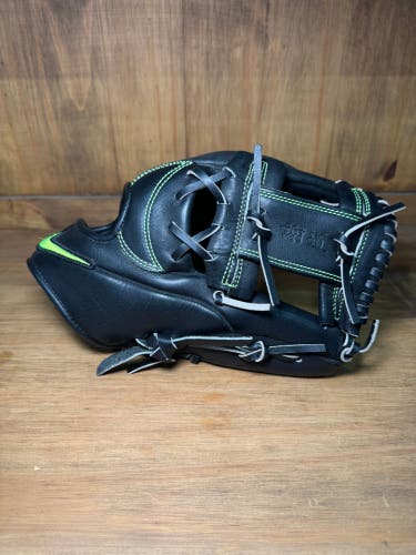 Nike ShaDo Edge 11.5” RHT Baseball Glove NWOT