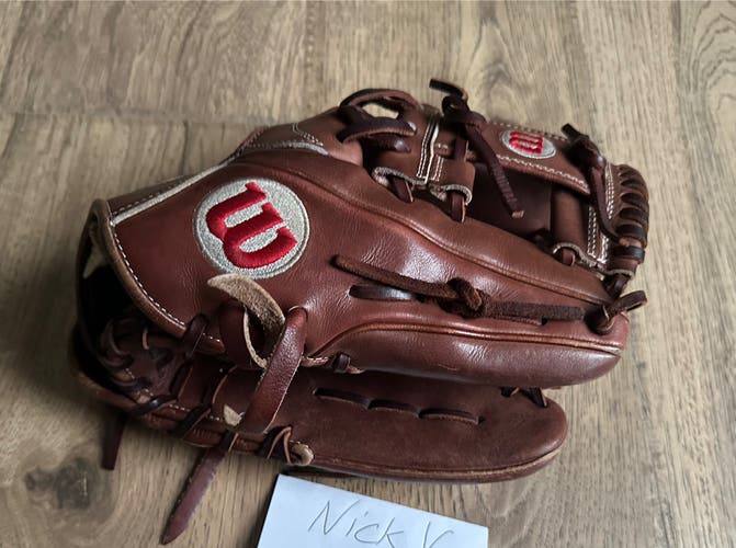 2022 Wilson A2000 1787 RHT Infield Baseball Glove 11.75" (Used)