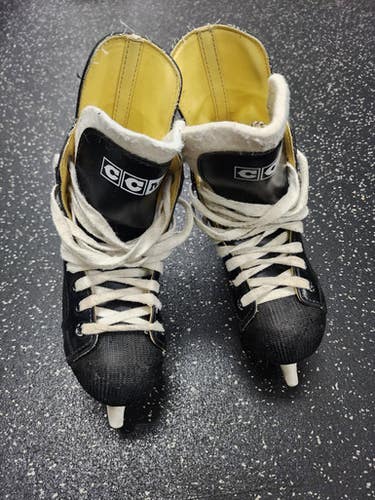 Used CCM CYCLONE 90 Junior Hockey Skate Junior 03 11849-S000033125