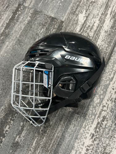 Black Large Bauer Re-akt 55 Helmet (Used)