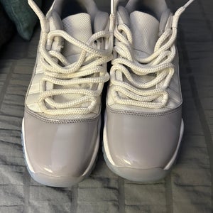 Kid's 5.5Y (Big Kids / Youth) Air Jordan 11 Shoes (Used)