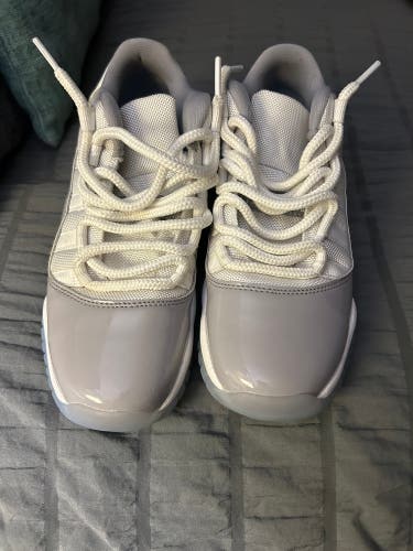 Kid's 5.5Y (Big Kids / Youth) Air Jordan 11 Shoes (Used)
