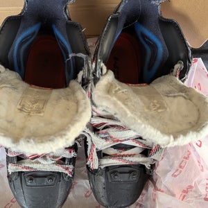 2024 CCM JetSpeed FT670 Hockey Skates Regular Width Size 5.5 (Used)