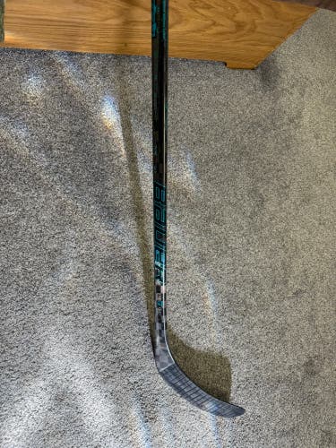 Junior Bauer Twitch Right Handed Hockey Stick (Used)