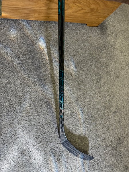 Junior Bauer Twitch Right Handed Hockey Stick (Used)