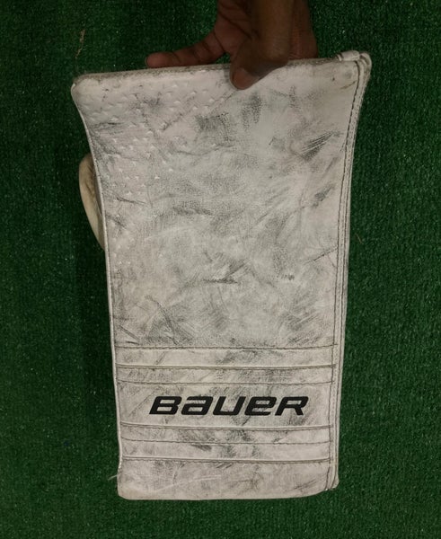 White Junior Bauer GSX Goalie Blocker Regular (Used)