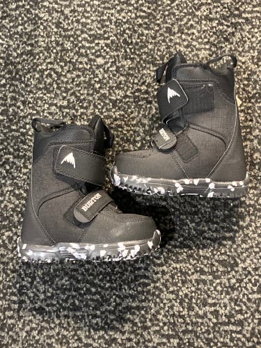 Kid's 11K (Little Kids) Burton Mini Grom Snowboard Boots (Used)
