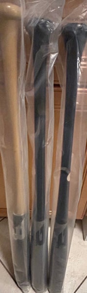(3) B45 Bat 33.5  (New) Models RA 13/ B243 /   B210.        You Get 3 bats and 3 Lizards Skins
