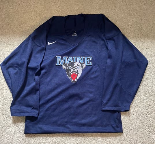 Navy Blue Maine Black Bears Size 50 Men's Nike Practice Jersey (New) and socks