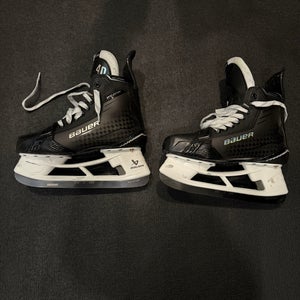 2024 Bauer Supreme Shadow Hockey Skates Regular Width Pro Stock 8.5 (Used)